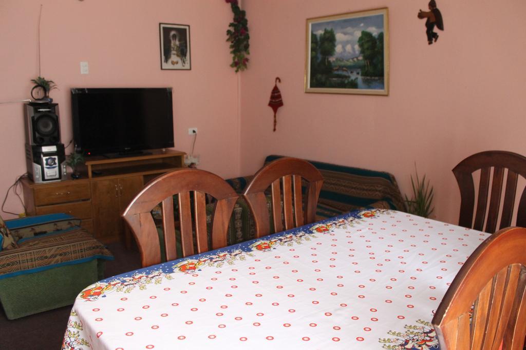 Hostal Cali ปูเตร ภายนอก รูปภาพ